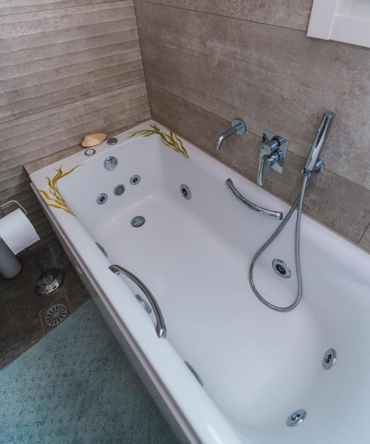 Appartement Lux House With Outdoor Jacuzzi And Sea View In Santorini à Emporio  Extérieur photo