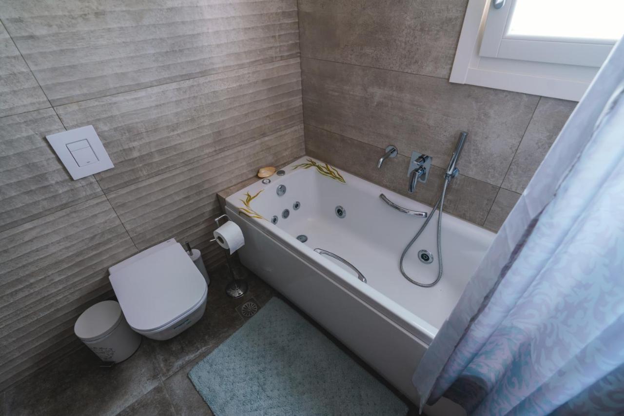 Appartement Lux House With Outdoor Jacuzzi And Sea View In Santorini à Emporio  Extérieur photo